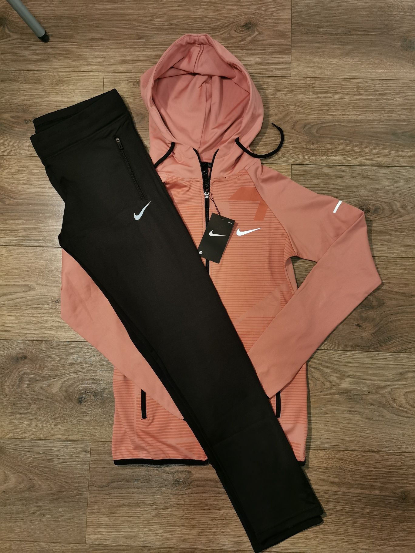 dama Nike roz/negru Cluj-Napoca • OLX.ro