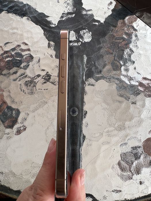 Iphone 16 pro  si iphone 13