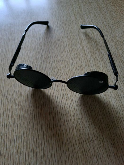 Очки солнцезащитные