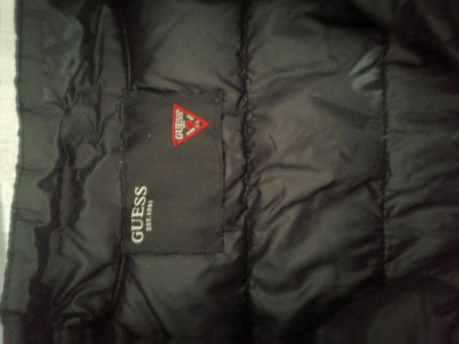 Продавам яке "GUESS" унисекс
