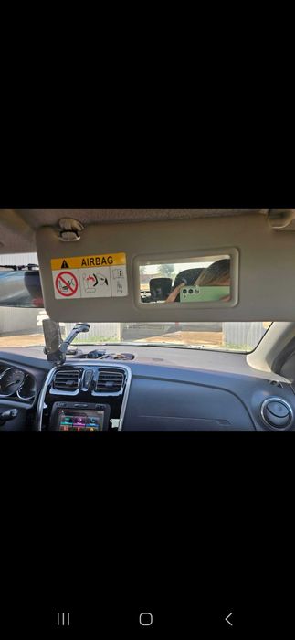 Автомобиль Renault Logan