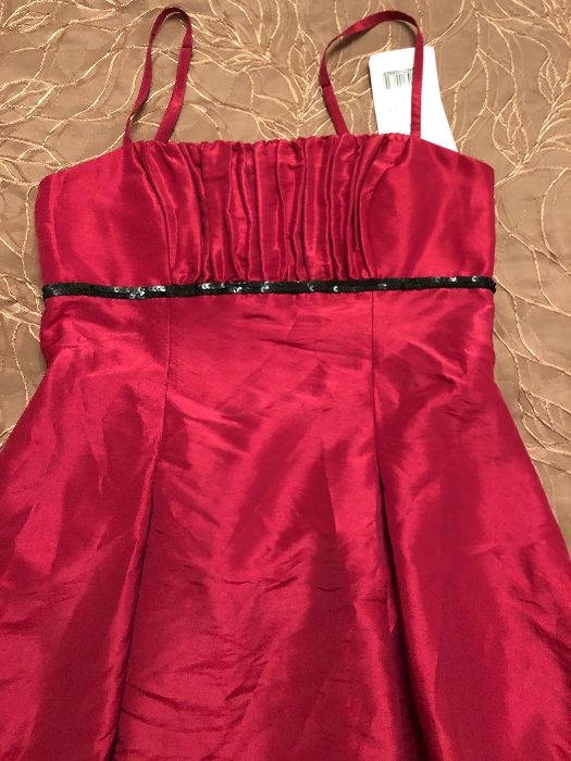 Красива нова рокля