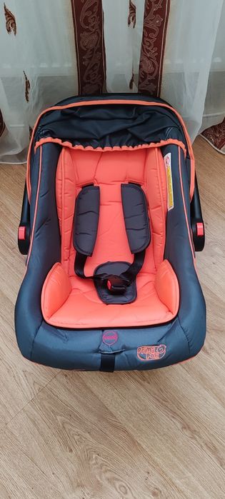 Scaun auto tip scoică cu copertină