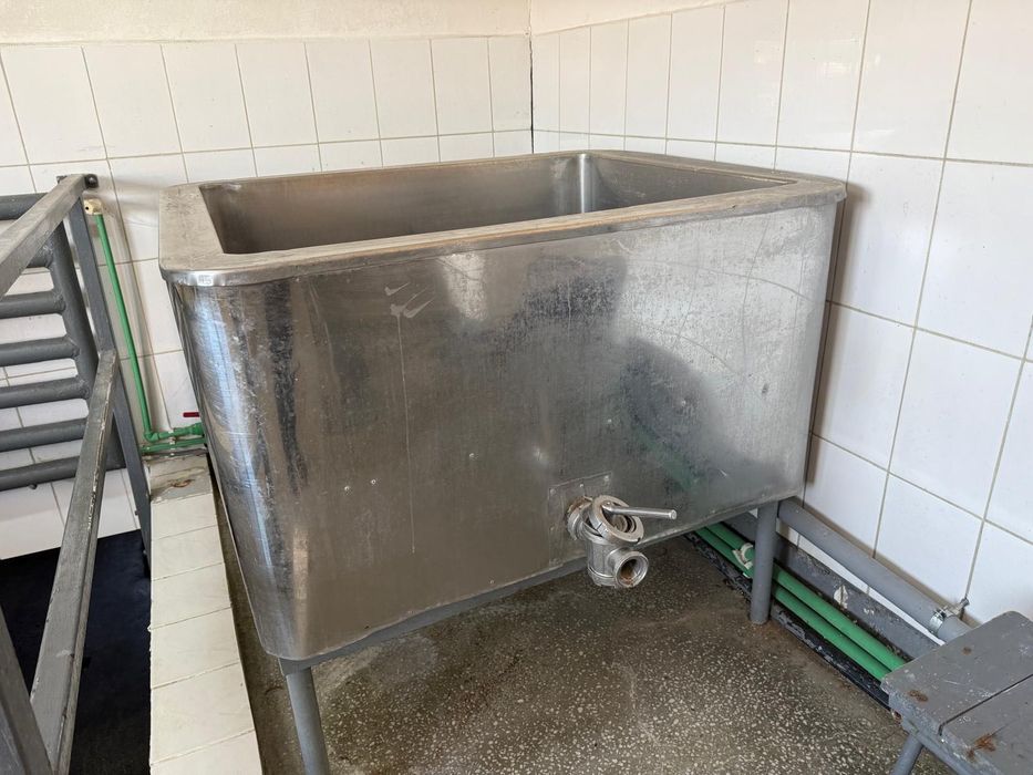 Vana Inox 1000L cu pereți dubli si serpentina pentru incalzire