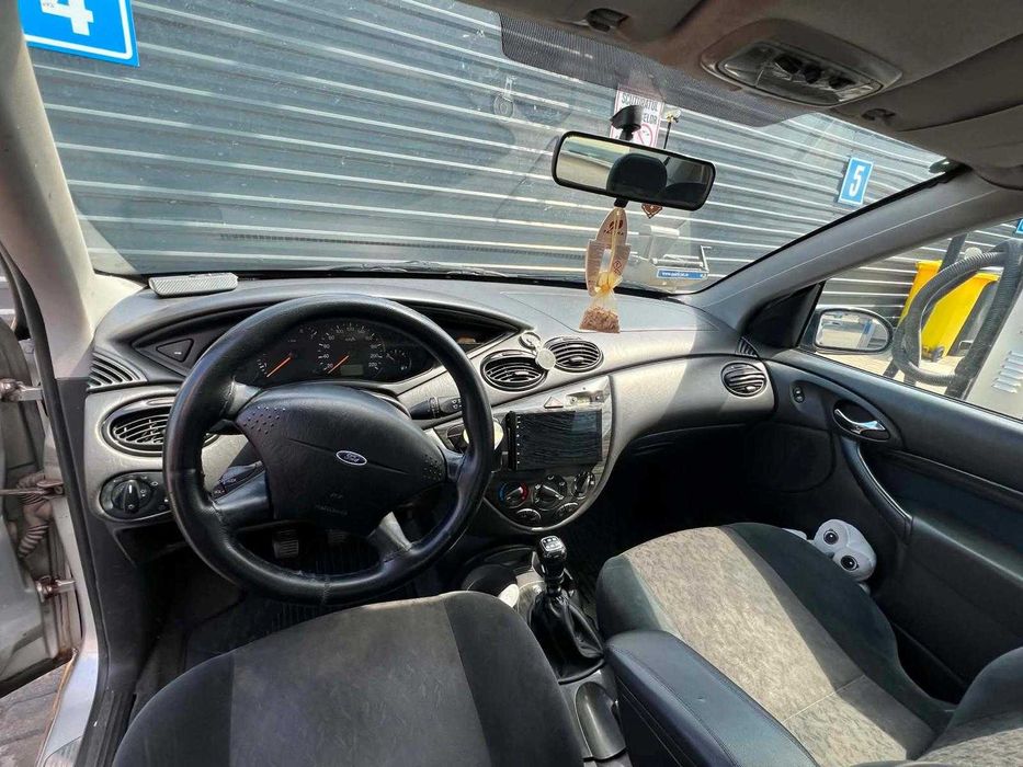 FORD Focus 2000 — imagine 5