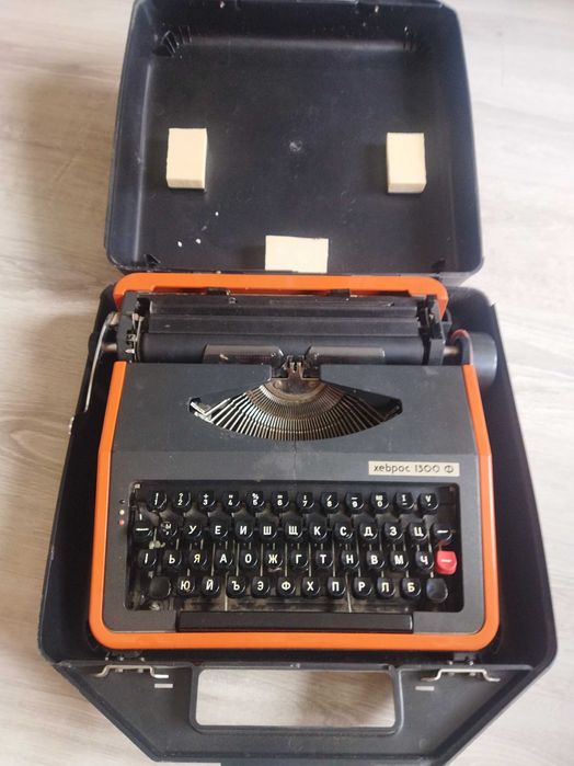 Пишеща машина Хеброс 1300 Ф