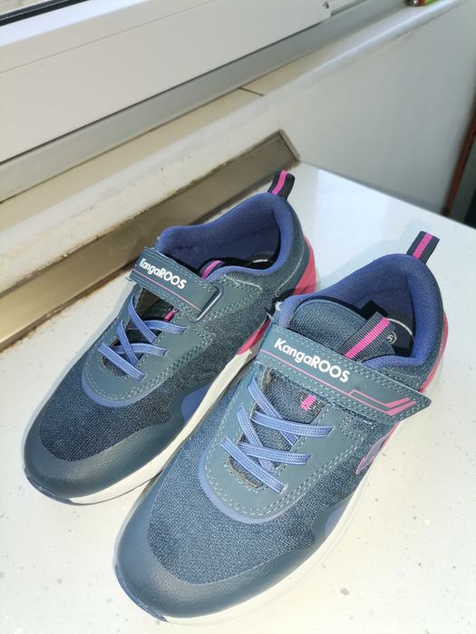 Маратонки обувани буквално два пъти. Номер 36