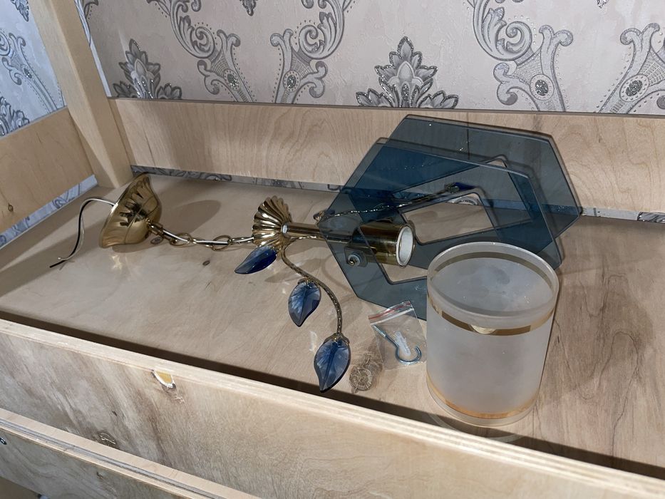 продам люстру под потолок