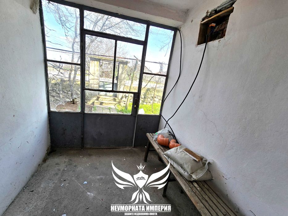 Продавам двуетажна къща 175РЗП и двор 890кв.м. с гараж в с.Кочево