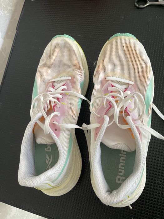 Продам кроссовки Reebok б/у, размер 40