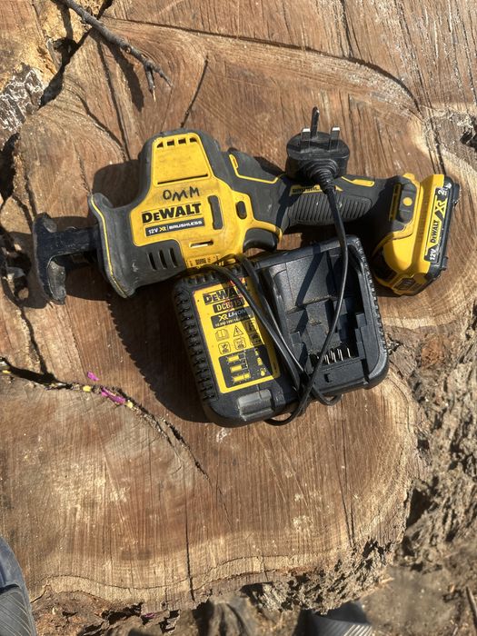 Vand fierastrau dewalt DCS312
