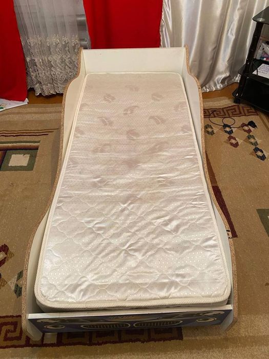 Кровать для детей машина