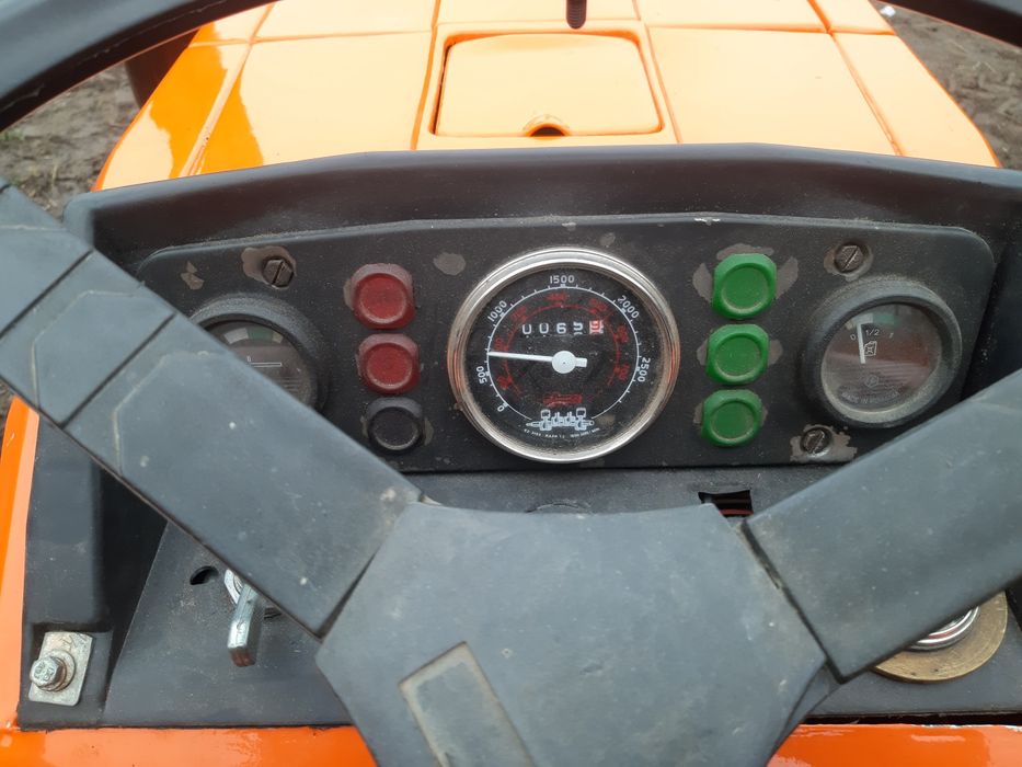 Vand un Tractor Utb 445, in perfecta stare de functionare