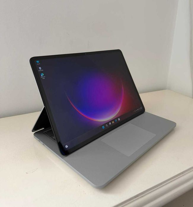 Microsoft Surface Laptop Studio – i7 / 32GB RAM / 1TB SSD / GPU