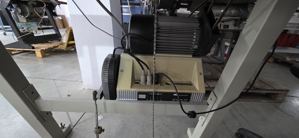 Masina de cusut festonat  industriala MERROW 18-S