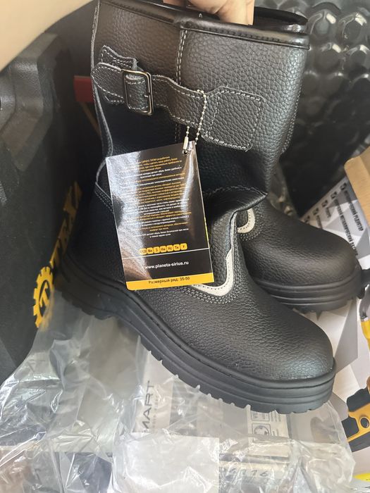 Продам новую спец обувь