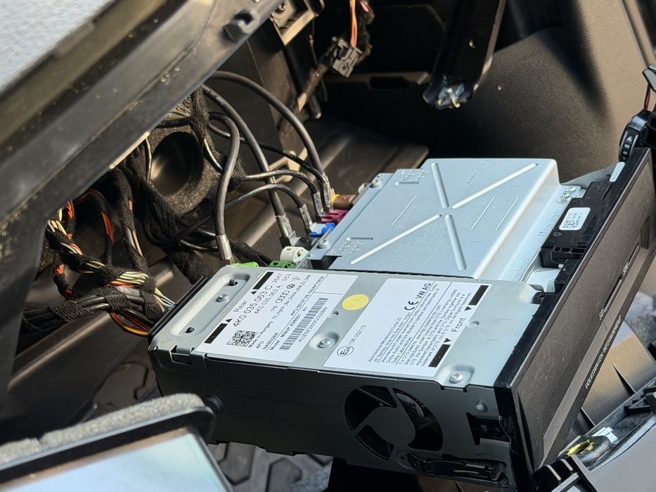 Retrofit Audi A4/A5/Q5 la MIB2.5 MH2p + display 10.1'' set + manopera