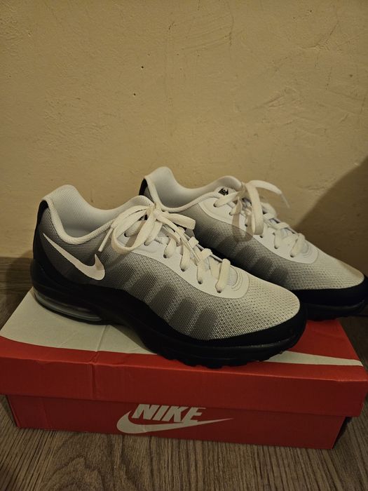 Nike Air Max Invigor Print