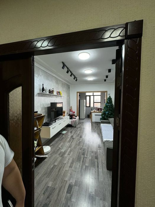 Юнусабад 10, 3/5/5. Балкон 2"6.