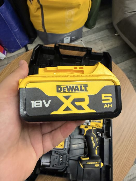 Dewalt DCF 922 Masina de insurubat cu impact