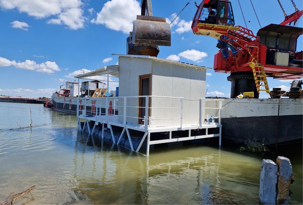 Structuri plutitoare/ pontoane/ case plutitoare