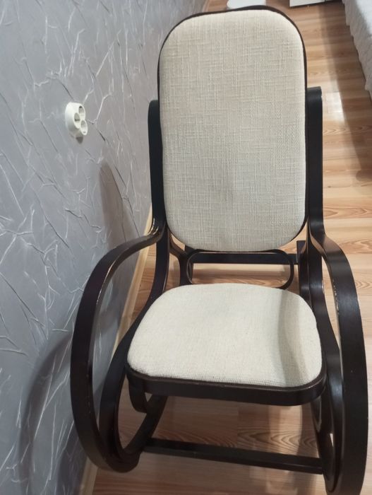 Люлеещ стол дървен