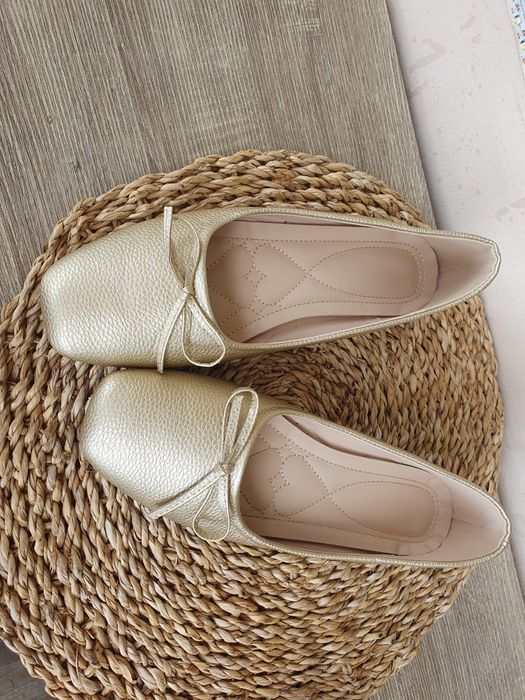 Златисти обувки 40 номер