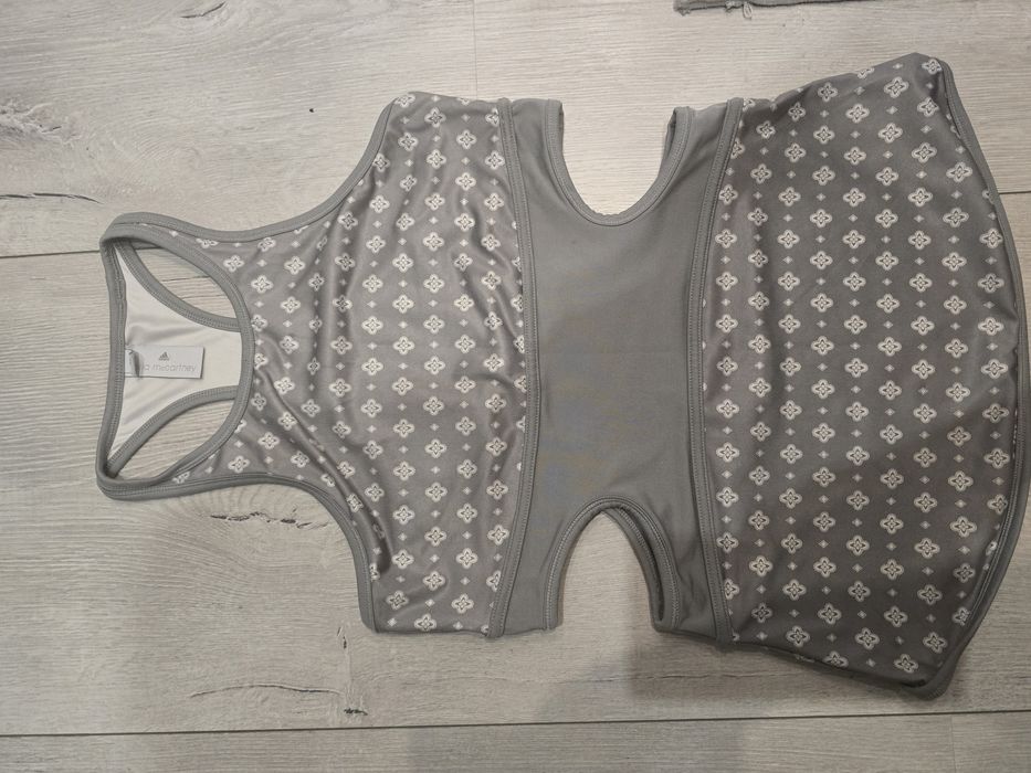 Спортен потник с изрязване