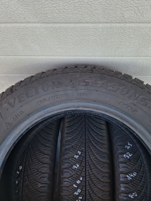 Всесезонни гуми 4 броя GOODYEAR Vector4Seasons 165 70 R14 дот 5221