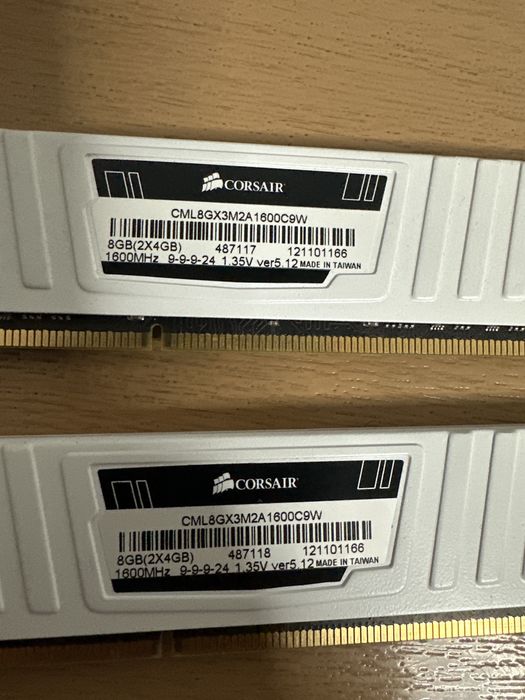 RAM памет 8GB (2x4GB) Corsair Vengeance LP DDR3 1600MHz
