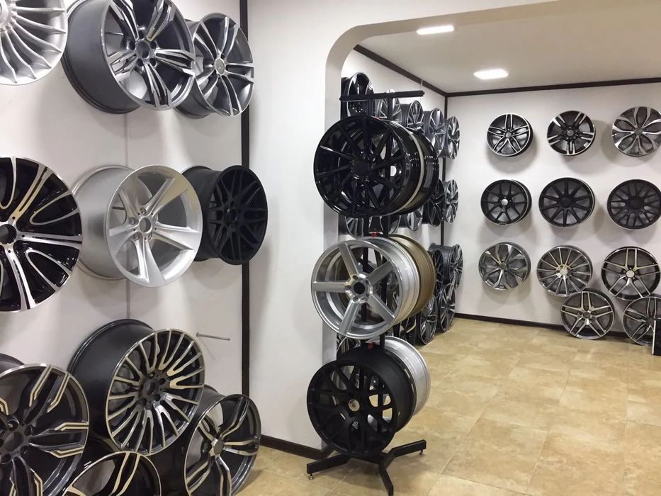 Bine ați venit la RoWheels, destinația ta pentru jante și accesorii auto de înaltă calitate! La RoWheels Magazin fizic si online de jante pentru Audi BMW Mercedes Porsche volkswagen