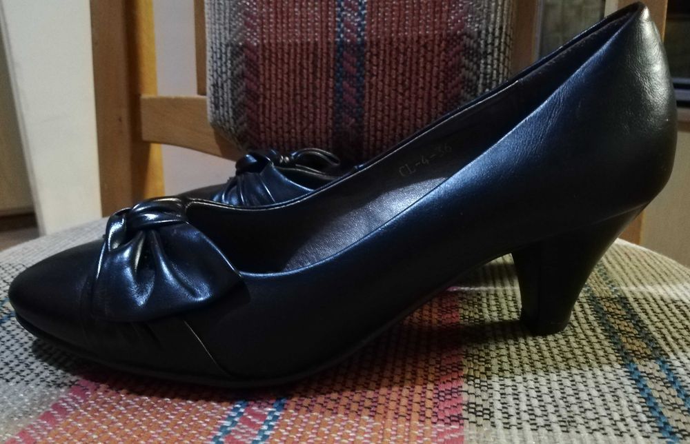 Нови дамски обувки, черни. Размер 36