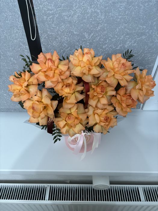 Продам Цветы в коробке свежие