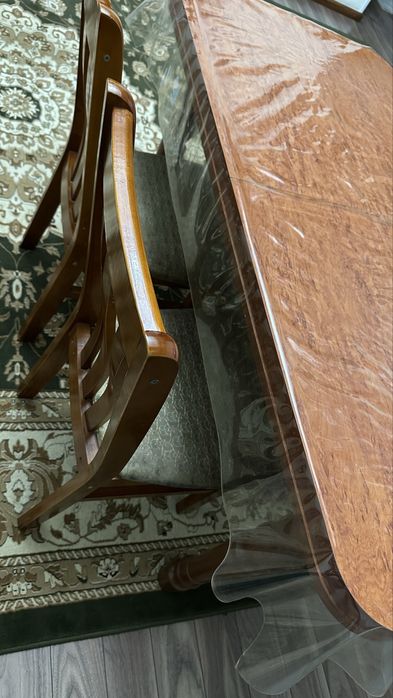 Продается кухонный обеденный стол