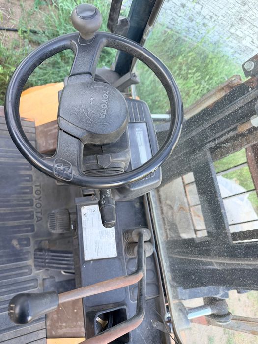 Вилочный погручик Toyota 5 тонник