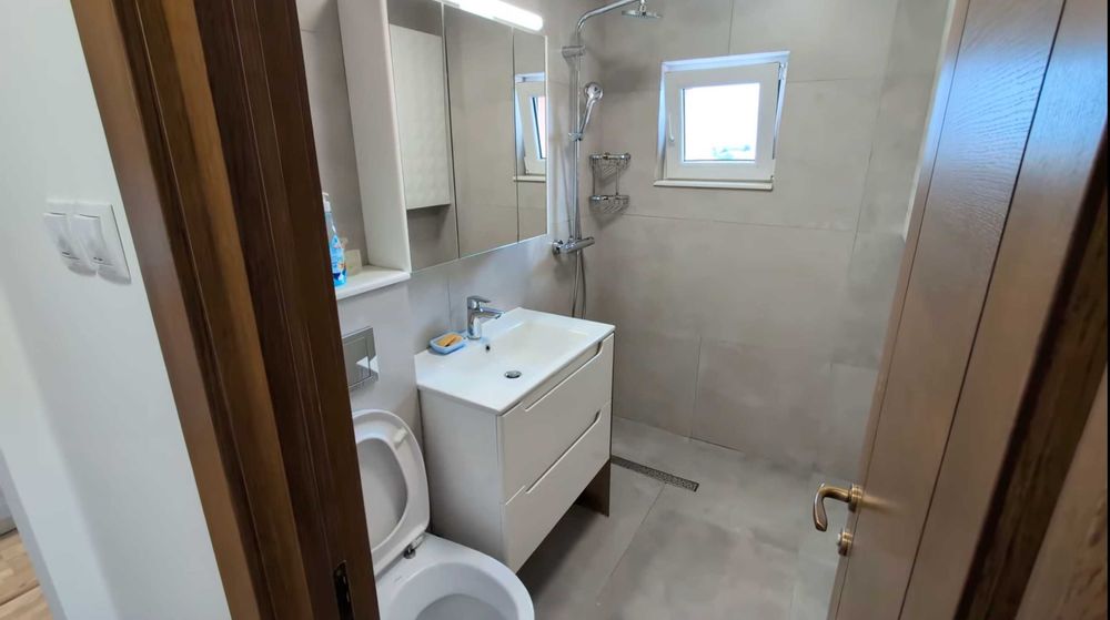 Se inchiriaza apartament 3 camere decomandat centru Bobalna