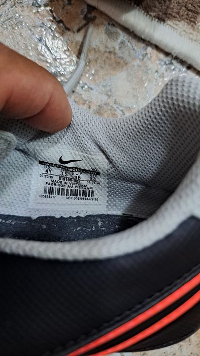 Оригинални найк бутонки