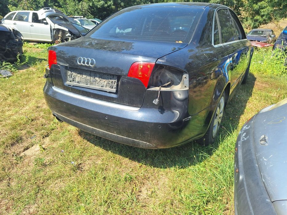Dezmembrezi Audi A4 B7 1.6 benzina an 2007