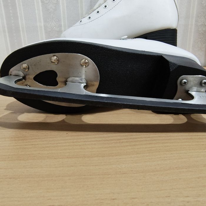 Коньки женские белые 36 размер