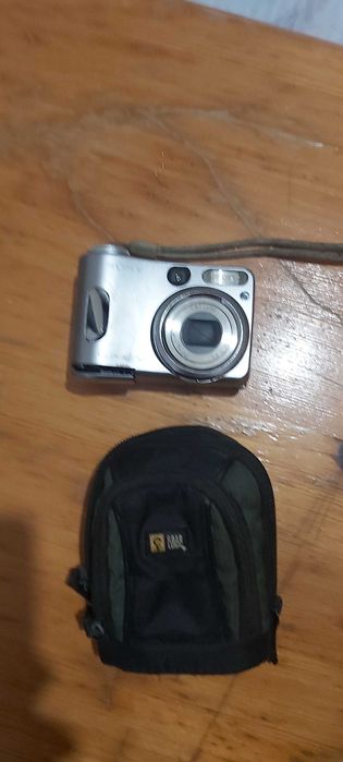 Продавам Sony Cyber-Shot DSC-S80 4.1MP Digital Camera