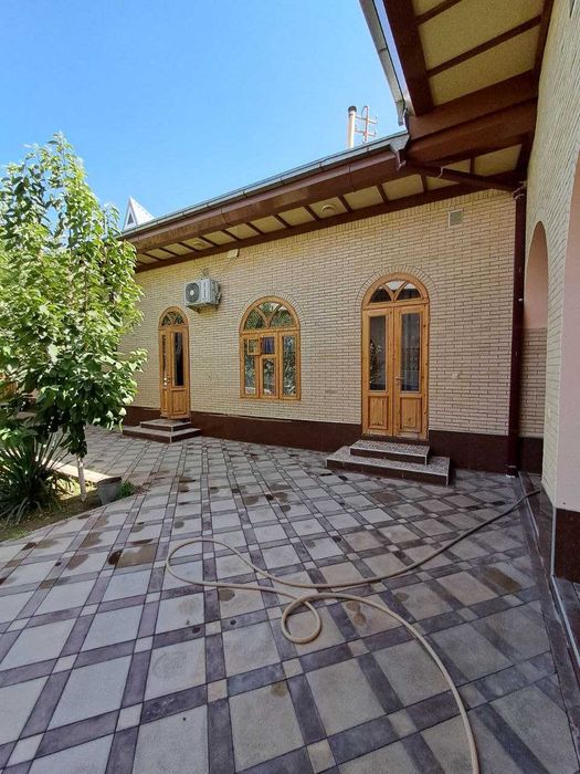 Новый дом 9 сотых на две семьи в массиве "Трикотажка"  265000уе