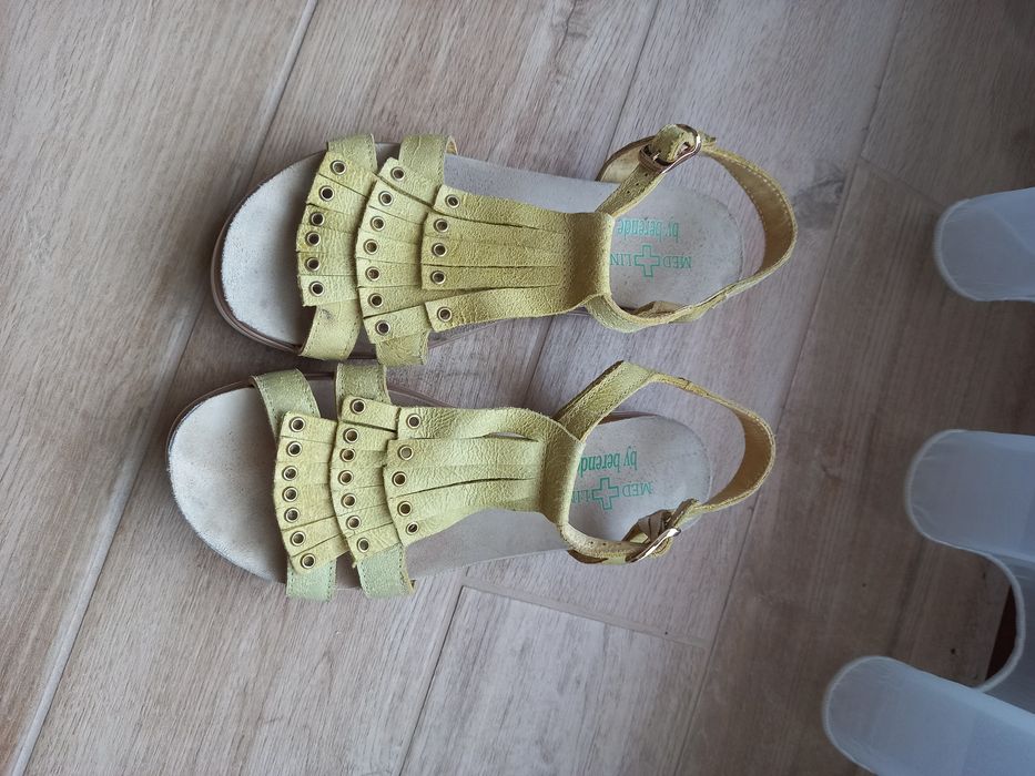 Sandale din piele