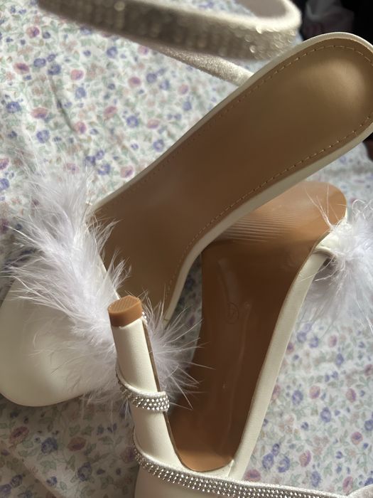 Pantofi superbi cu toc