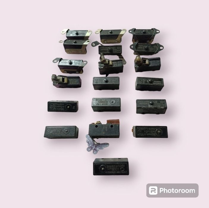 Различные кнопки и разъёмы