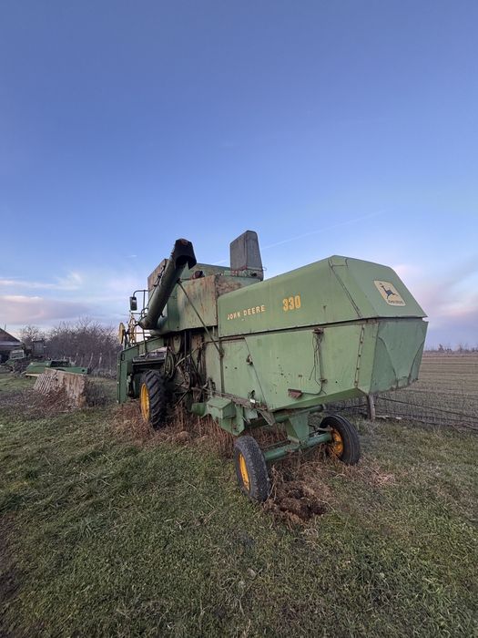 Vând combină John Deere 330