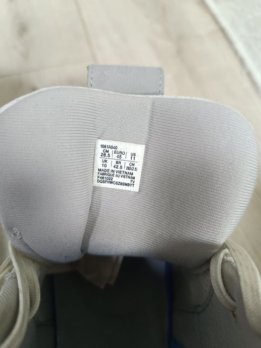 ASICS NOVA SURGE (асикс Нова сердж)