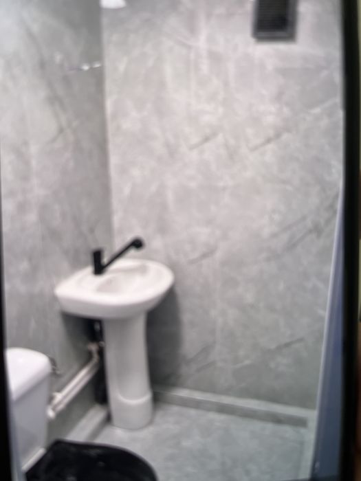 Proprietar vand gars cf 3   Cu gaze etaj 2/4 piata resita nou renovata