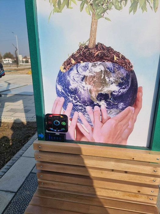 Скамейка с USB/QI-зарядкой