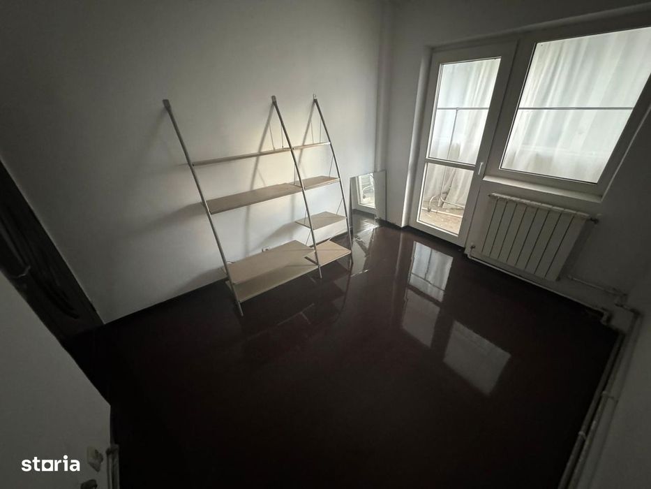 Apartament 4 camere, balcon și garaj