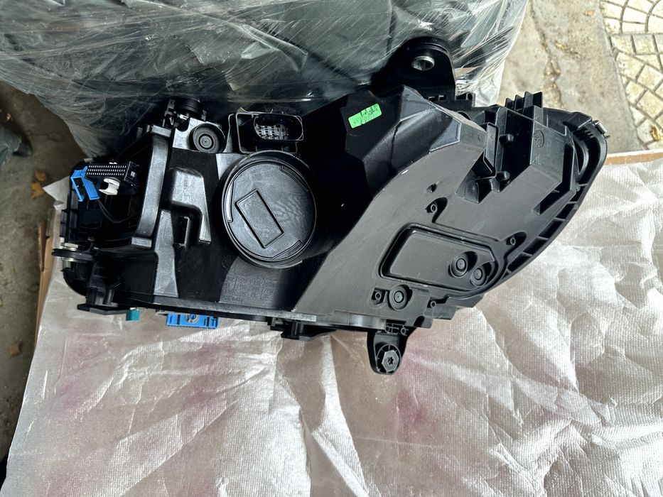 Десен фар Mercedes C-класа W206 Digital LED